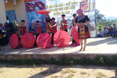 HOẠT ĐỘNG TRẢI NGHIỆM SÁNG TẠO GIAO LƯU VĂN HÓA, THỂ THAO CÁC DÂN TỘC PHÍA BẮC TẠI XÃ CƯ ELANG, HUYỆN EA KAR.