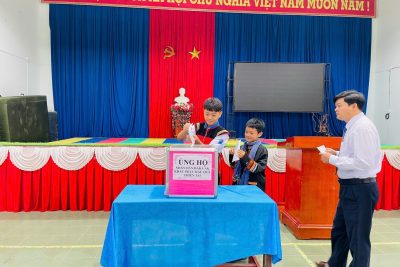 TRƯỜNG PTDT NỘI TRÚ EA KAR TỔ CHỨC QUYÊN GÓP ỦNG HỘ ĐỒNG BÀO ĐẮK LẮK BỊ LŨ LỤT