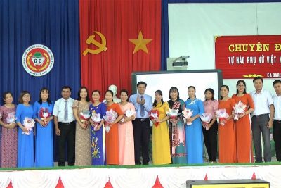 chương trình ngoại khóa cho học sinh với chủ đề ” Tự hào phụ nữ Việt Nam”